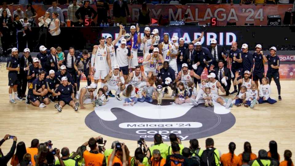 directo-|-ayuso-y-almeida-reciben-al-real-madrid-de-baloncesto-tras-su-triunfo-en-la-copa-del-rey