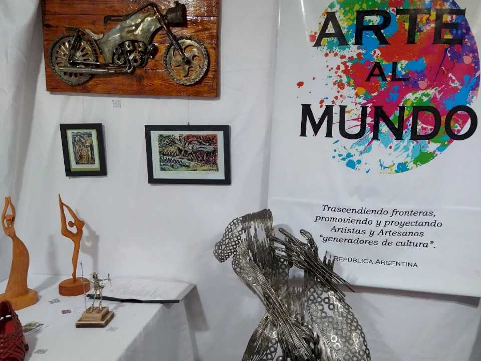 muestra-de-narrativas-visuales-de-artistas-locales-en-carlos-paz