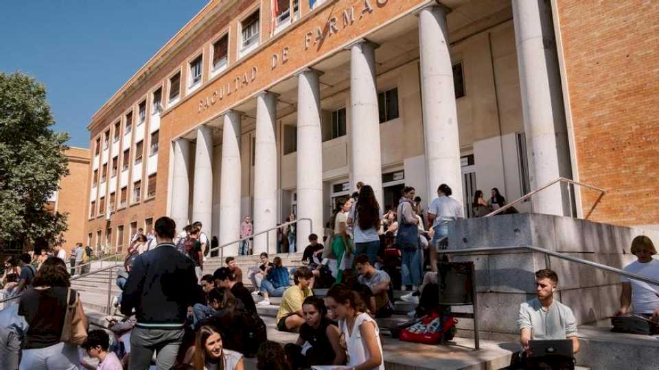 miles-de-alumnos-de-la-ebau-en-madrid-piden-que-se-impugne-un-examen-de-matematicas