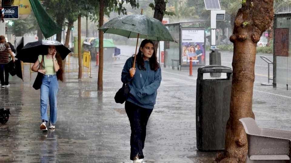 asi-ha-sido-la-tormenta-que-ha-anegado-las-calles-de-murcia-este-miercoles