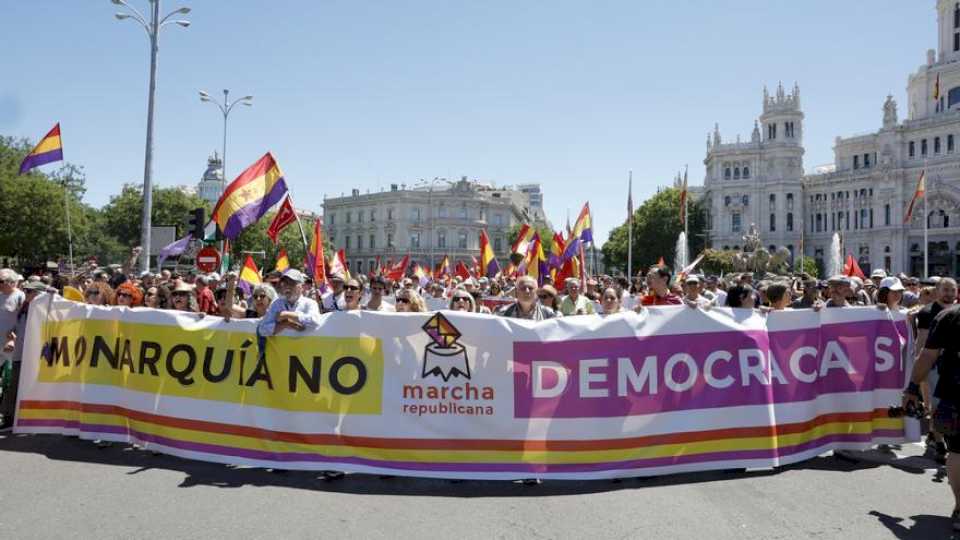 miles-de-personas-acuden-en-madrid-a-la-manifestacion-republicana-estatal-convocada-por-mas-de-130-organizaciones