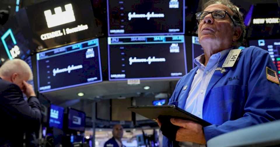 Wall Street cree que podría acelerarse el dólar: critica la apreciación cambiaria