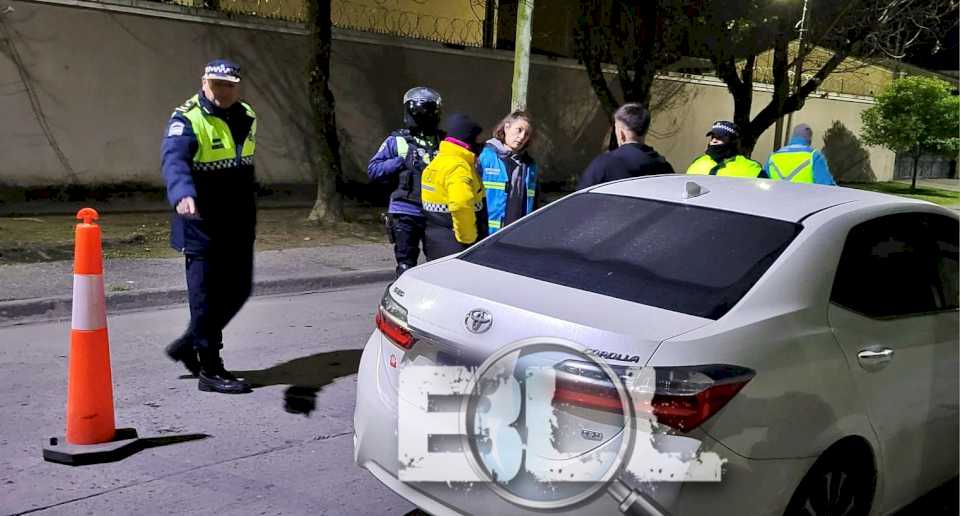 decenas-de-vehiculos-retenidos-en-un-operativo-de-alcoholemia-durante-la-madrugada-de-este-domingo