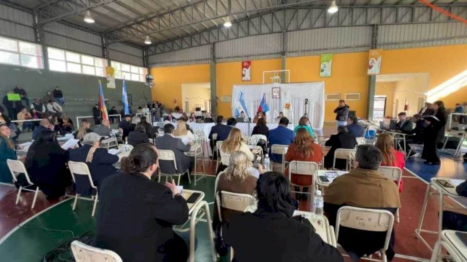 faltazo-de-los-diputados-libertarios-en-la-sesion-de-santa-maria