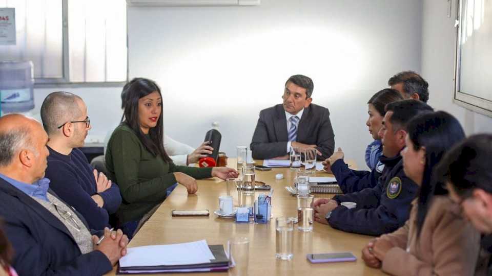 fabiola-segura-se-reunio-con-senadores-por-el-proyecto-de-ley-para-la-profesionalizacion-de-las-fuerzas-policiales