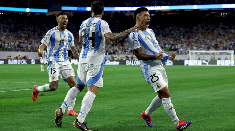 la-seleccion-argentina-respira-y-sigue-en-ventaja-1-0:-ecuador-erro-un-penal