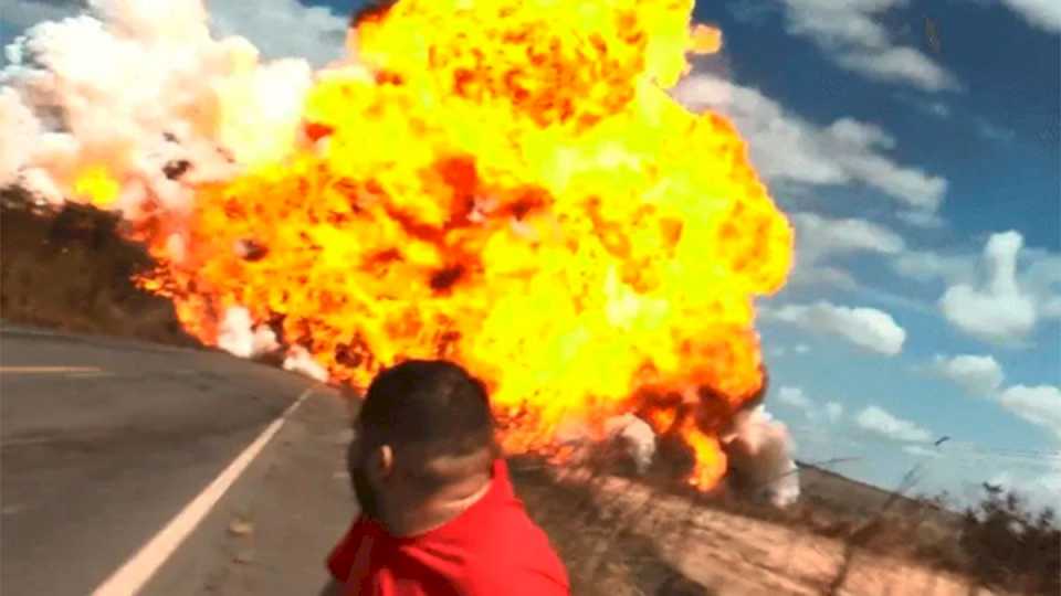 impactante-video:-camion-cisterna-exploto-y-dejo-seis-heridos