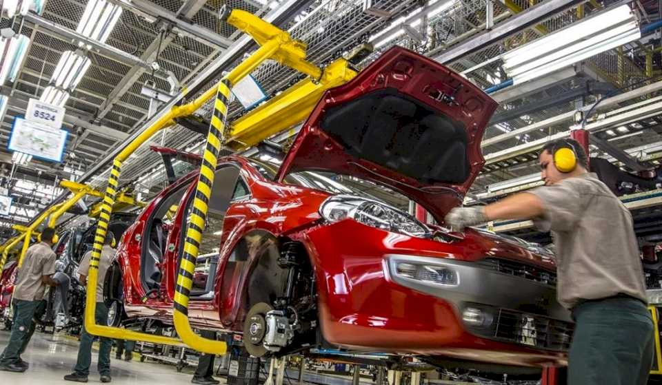 crisis-automotriz:-la-produccion-de-automoviles-cayo-un-40%-frente-a-junio-del-2023