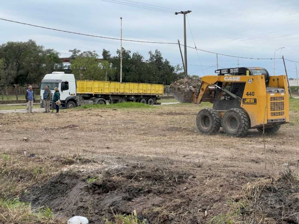 el-municipio-ejecuta-limpieza-y-recuperacion-de-espacios-verdes-en-los-barrios