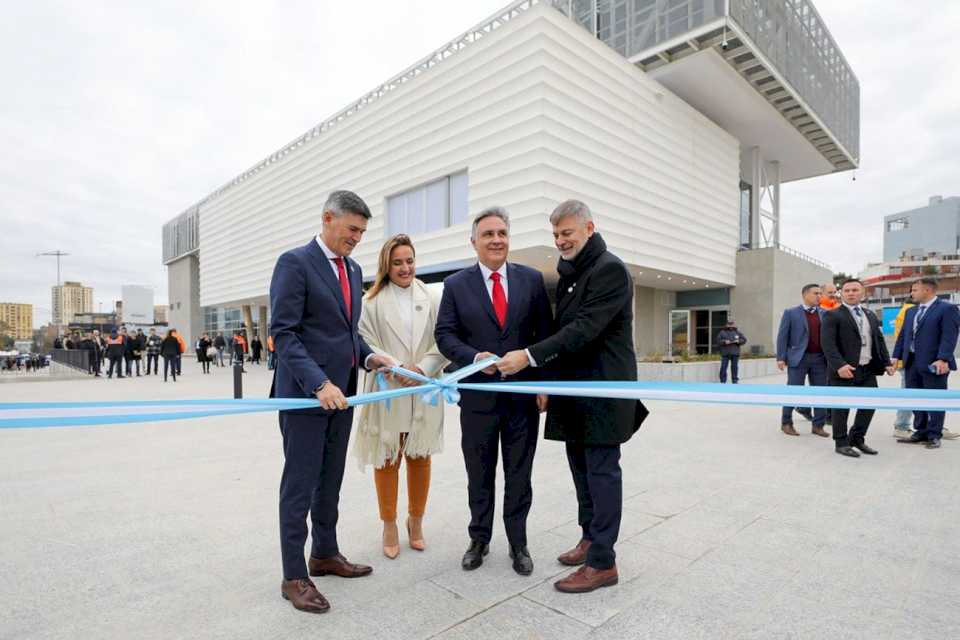 resaltando-el-valor-de-la-obra-publica,-llaryora-y-passeerini-inauguraron-la-nueva-sede-del-concejo