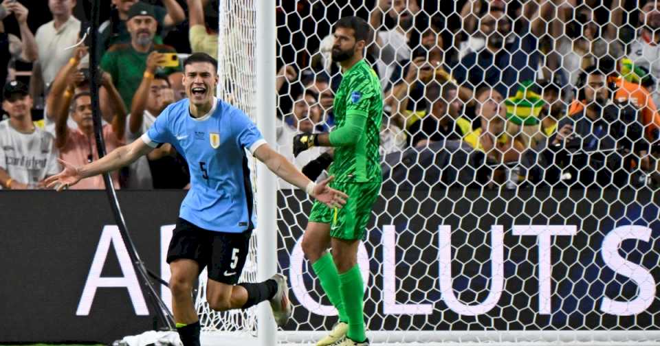 con-pierna-fuerte-y-suspenso-hasta-los-penales,-bielsa-apelo-a-la-vieja-receta-de-uruguay-para-dejar-a-brasil-afuera-de-la-copa-america