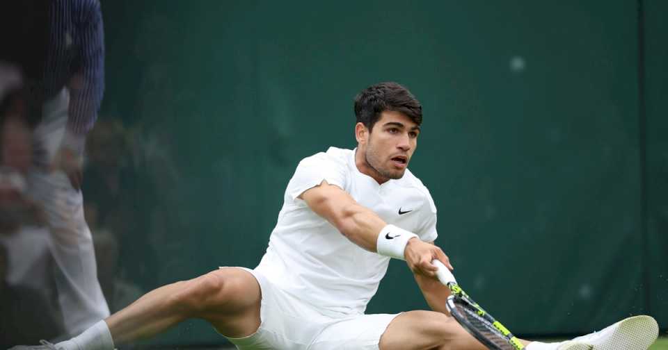 wimbledon,-dia-7:-a-carlos-alcaraz-se-le-patino-un-set-ante-ugo-humbert-pero-igual-dio-otro-paso-hacia-adelante-en-el-all-england-club