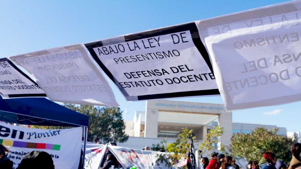 aten-denuncio-una-campana-de-desprestigio-contra-los-docentes-en-el-medio-de-una-encuesta-que-apoya-el-presentismo