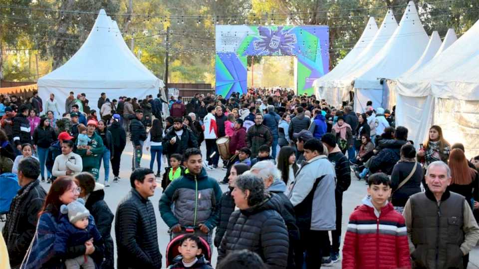 en-el-primer-fin-de-semana-la-feria-artesanal-de-la-municipalidad-tuvo-una-masiva-concurrencia