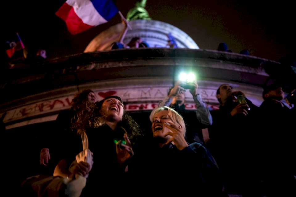 francia-reparte-el-voto-entre-izquierda,-centro-y-ultraderecha-y-amenaza-con-una-paralisis-politica