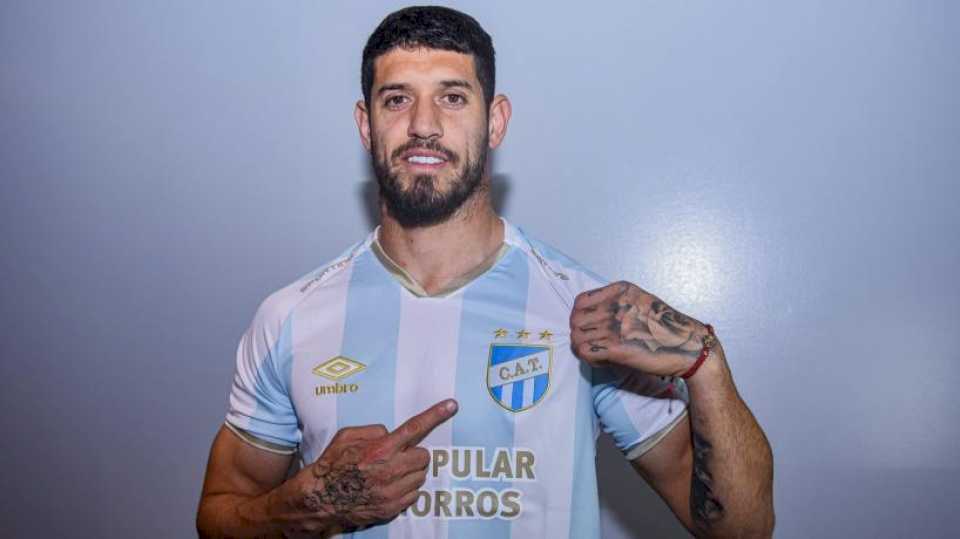 «ya-estoy-aca»:-llego-el-nuevo-2-de-atletico-tucuman-y-aclaro-que-ahora-es-«de-los-deca»-y-no-de-los-santos