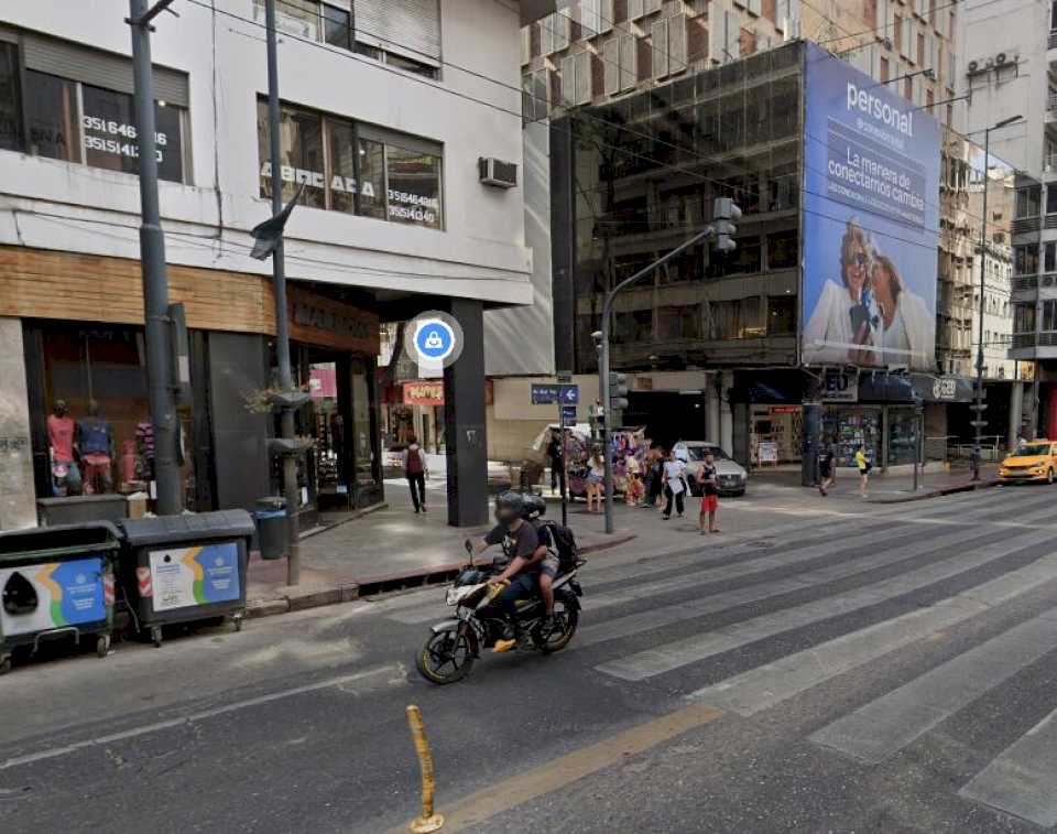 tragedia-en-cordoba:-una-joven-se-atraganto-mientras-comia-una-hamburguesa-y-murio