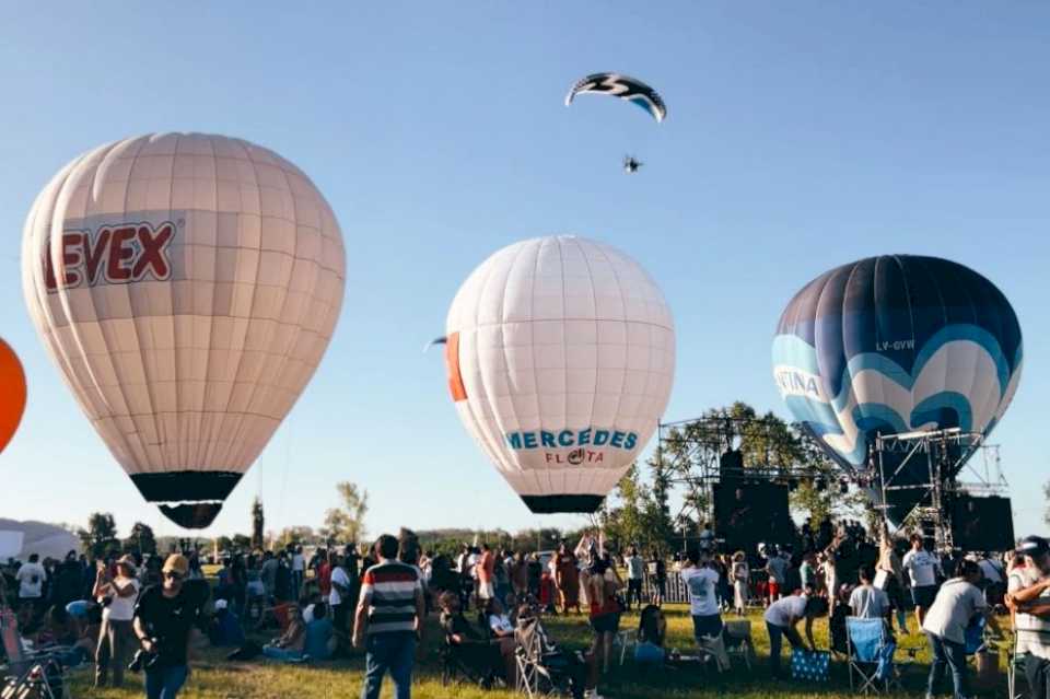 el-show-de-globos-aerostaticos-llega-al-aeropuerto-del-valle-de-conlara