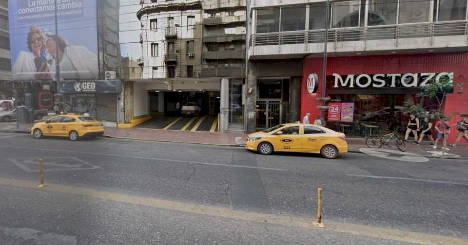 una-mujer-se-atraganto-comiendo-una-hamburguesa-en-un-local-en-cordoba-y-murio