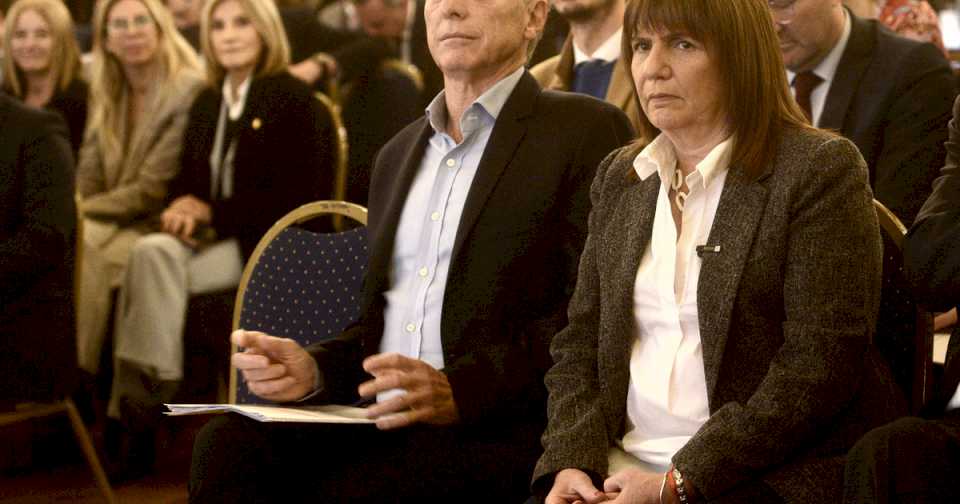 El frío saludo entre Mauricio Macri y Patricia Bullrich durante el Pacto de Mayo