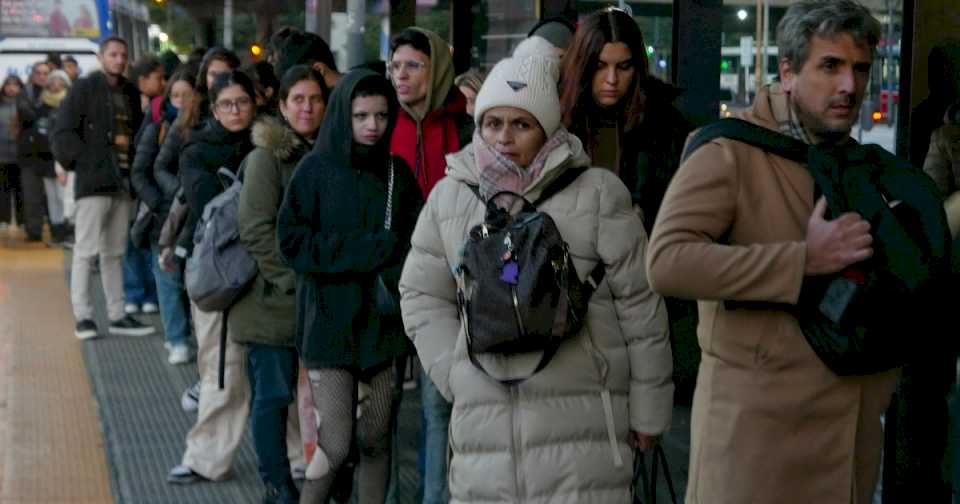 ola-de-frio-extremo:-la-ciudad-de-buenos-aires-amanecio-con-un-grado-bajo-cero-y-hay-alerta-roja-en-seis-provincias