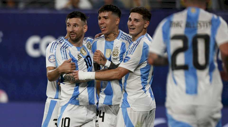 la-seleccion-argentina,-finalista-de-la-copa-america:-vencio-2-0-a-canada-con-goles-de-julian-y-messi