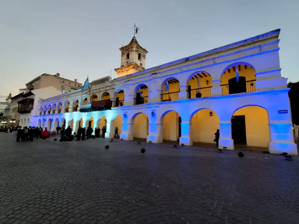 el-cabildo-se-iluminara-de-celeste-y-blanco-por-el-dia-de-la-independencia