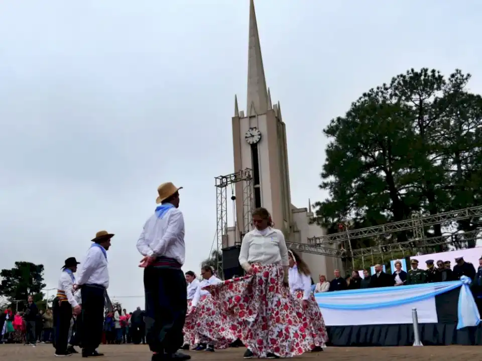 el-amor-por-la-patria-quedo-expuesto-en-obera,-ciudad-que-hoy-celebra-96-anos