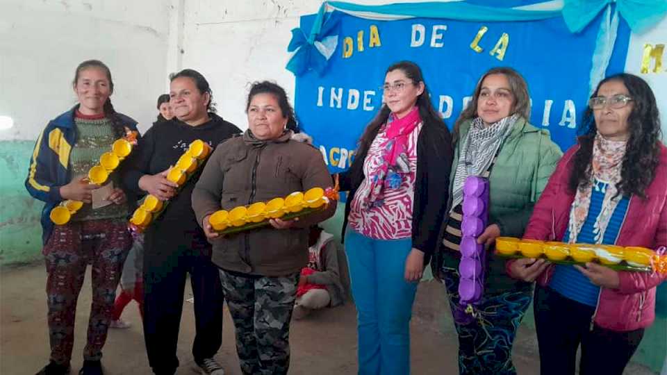 dia-de-la-independencia:-la-agrupacion-“unidos-por-taboada”,-realizo-un-chocolate-y-entrego-obsequios