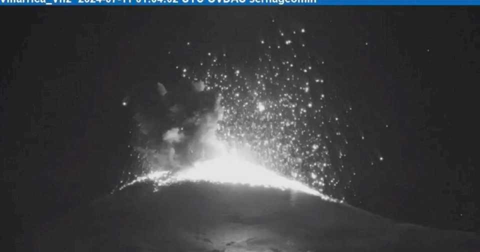 video:-el-volcan-villarrica-sufrio-una-explosion-con-«material-solido»-pero-mantiene-el-nivel-de-alerta