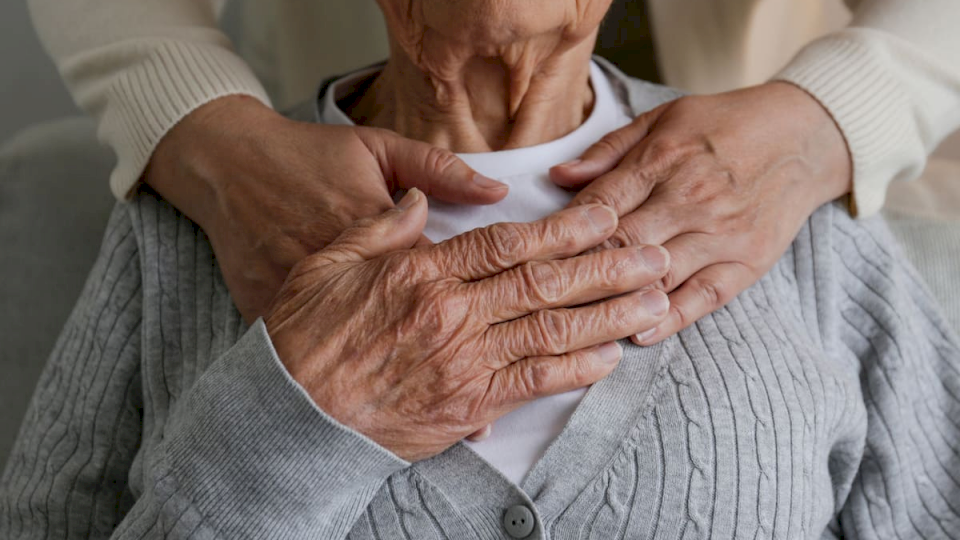 ante-el-frio-extremo,-juntan-ropa-de-abrigo-para-abuelitos:-como-ayudar