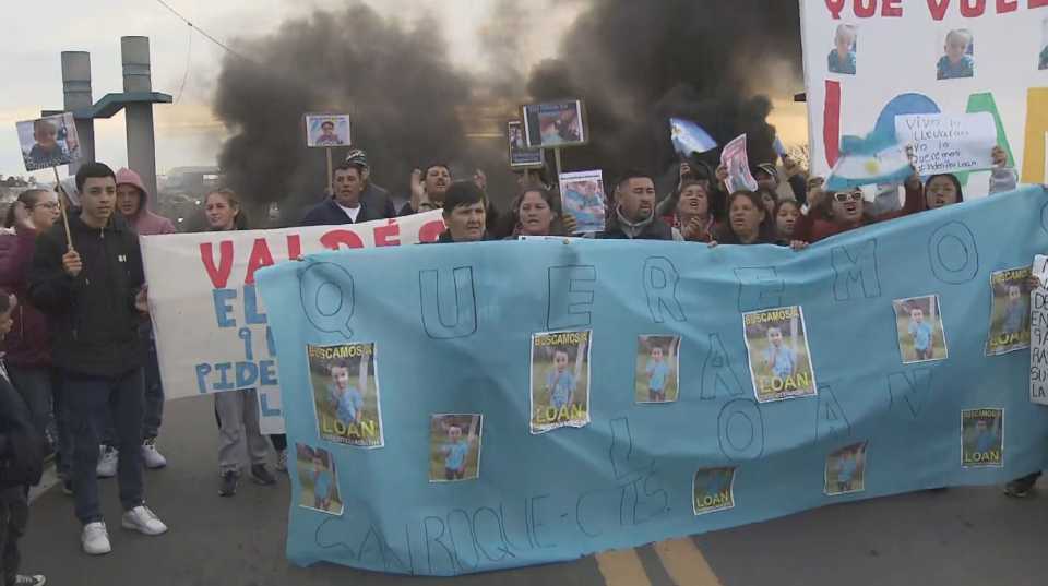 “queremos-a-loan”:-multitudinaria-marcha-en-corrientes-por-el-mes-de-la-desaparicion-del-nene