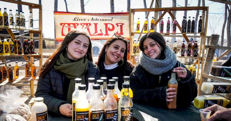 pia-y-belen-mestre:-las-guardianas-de-los-licores-artesanales-del-medano-de-oro