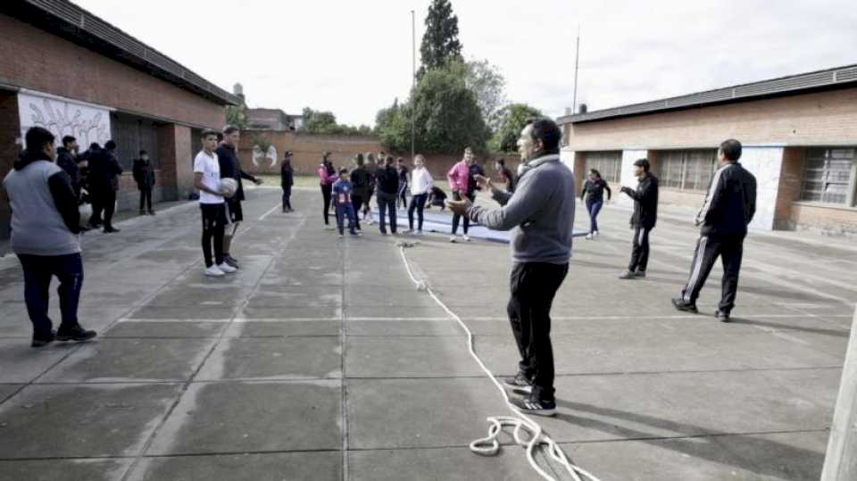 «los-chicos-tienen-un-lugar-para-mostrar-su-creatividad»:-asi-funciona-el-proyecto-ares-en-las-escuelas-tucumanas