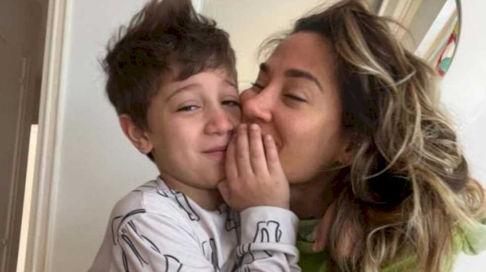 jimena-baron-sorprendio-a-su-hijo-con-entradas-para-la-final-de-la-copa-america:-el-video-del-emotivo-momento