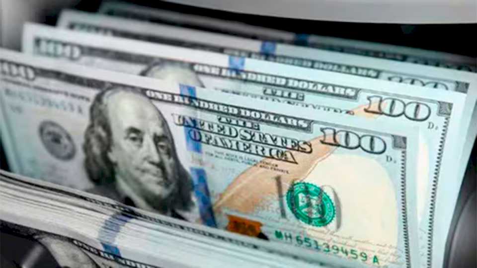 imparable:-el-dolar-blue-sube-$35-y-llega-por-primera-vez-los-$1500