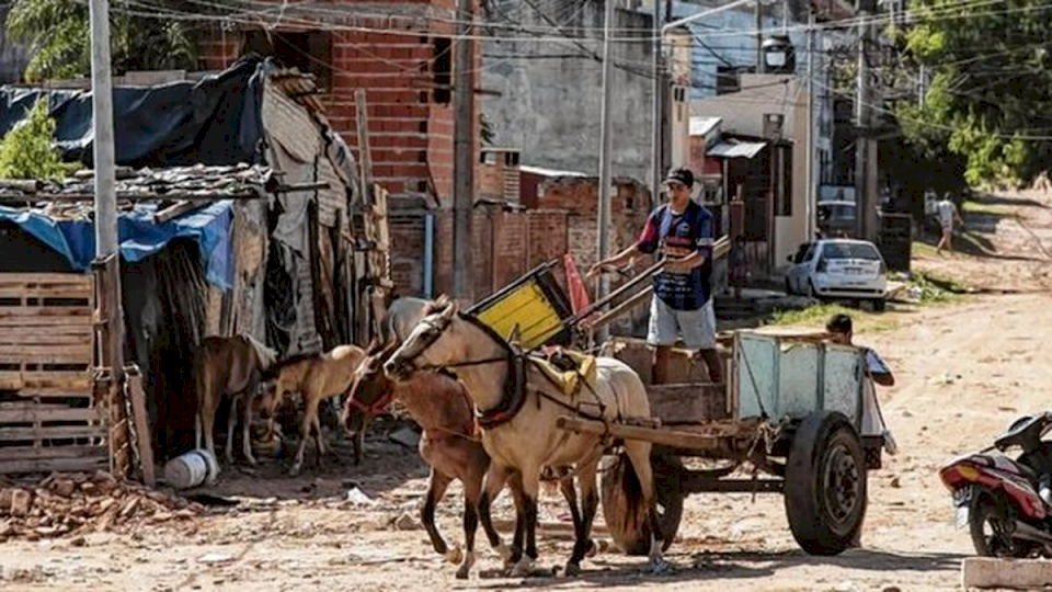 una-familia-tipo-debio-tener-mas-de-$873-mil-por-mes-para-no-ser-pobre