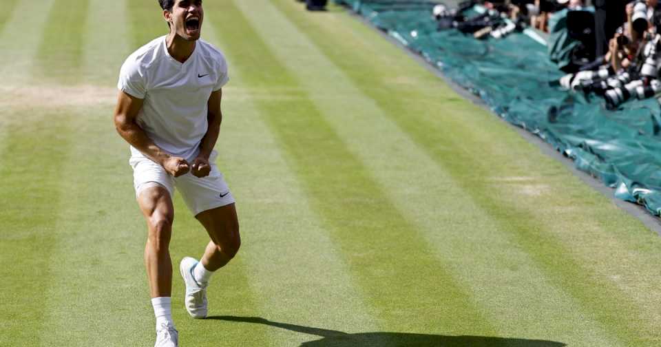 alcaraz-es-otra-vez-el-rey-de-wimbledon-y,-con-21-anos,-acumula-estadisticas-de-una-leyenda:-«aun-no-me-veo-como-un-gran-campeon»