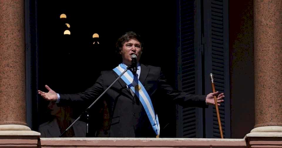 Javier Milei y sus medidas, EN VIVO: el Presidente invitó a la Selección Argentina a festejar en el balcón de la Casa Rosada el bicampeonato de la Copa América, en medio de la disputa con la AFA por las SAD