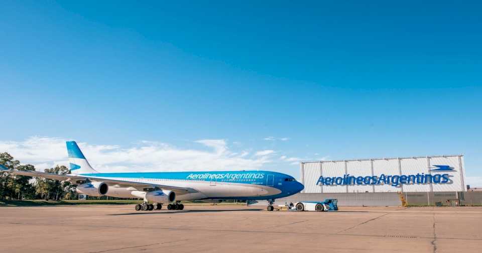 Avanza la motosierra en Aerolíneas Argentinas: lanzó un nuevo programa de retiro voluntario