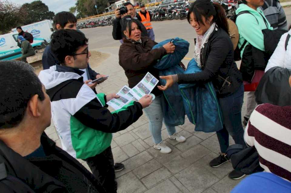 turismo-resistencia-brinda-informacion-a-los-visitantes-de-la-bienal