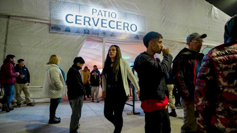 el-patio-cervecero-del-poncho,-con-espacio-renovado-y-sabores-frescos-para-el-paladar