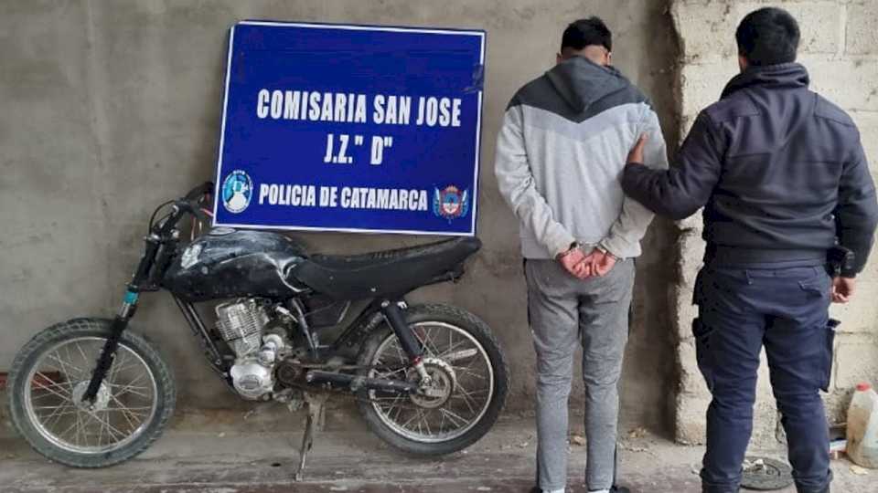 policias-arrestaron-a-joven-y-recuperaron-una-motocicleta-sustraida