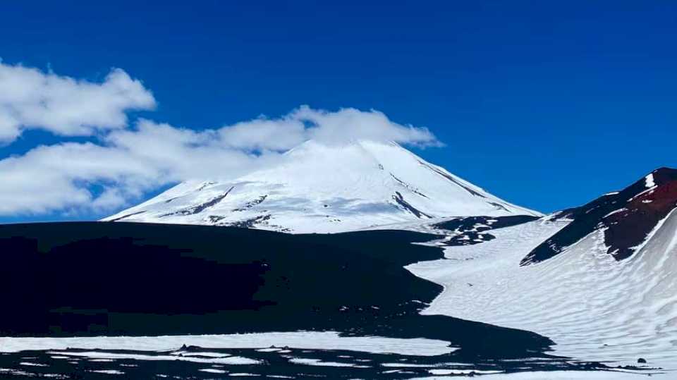 un-argentino-murio-tras-caer-unos-200-metros-de-un-volcan-de-chile