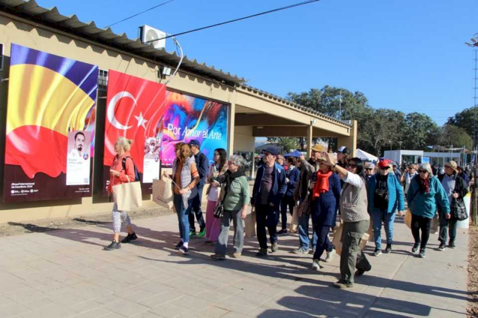 turistas-pampeanos-destacaron-a-la-fiesta-de-las-esculturas