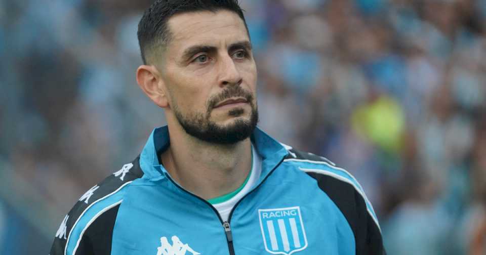 la-mejor-atajada-de-gabriel-arias:-la-emocion-del-arquero-de-racing-por-terminar-la-secundaria-a-los-38-anos