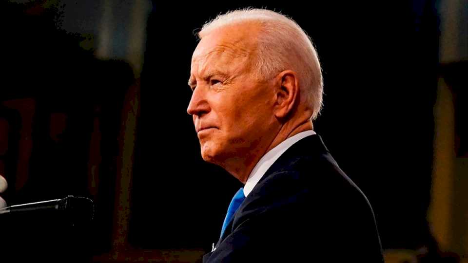 joe-biden-se-olvido-el-nombre-de-su-secretario-de-defensa-y-lo-llamo-“el-tipo-negro”