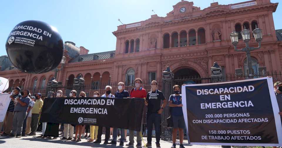 Lanzan una mega auditoría para identificar pensiones truchas por invalidez: creen que podrían dar de baja medio millón de beneficiarios