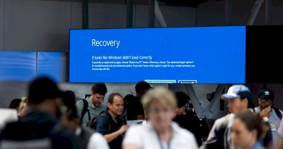 caida-de-microsoft:-cual-es-la-solucion-temporal-para-evitar-la-«pantalla-azul-de-la-muerte»