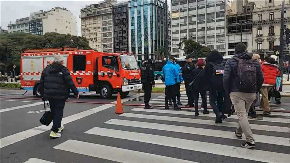 la-linea-c-del-subte-estuvo-interrumpida-por-la-presencia-de-humo-en-la-estacion-avenida-de-mayo